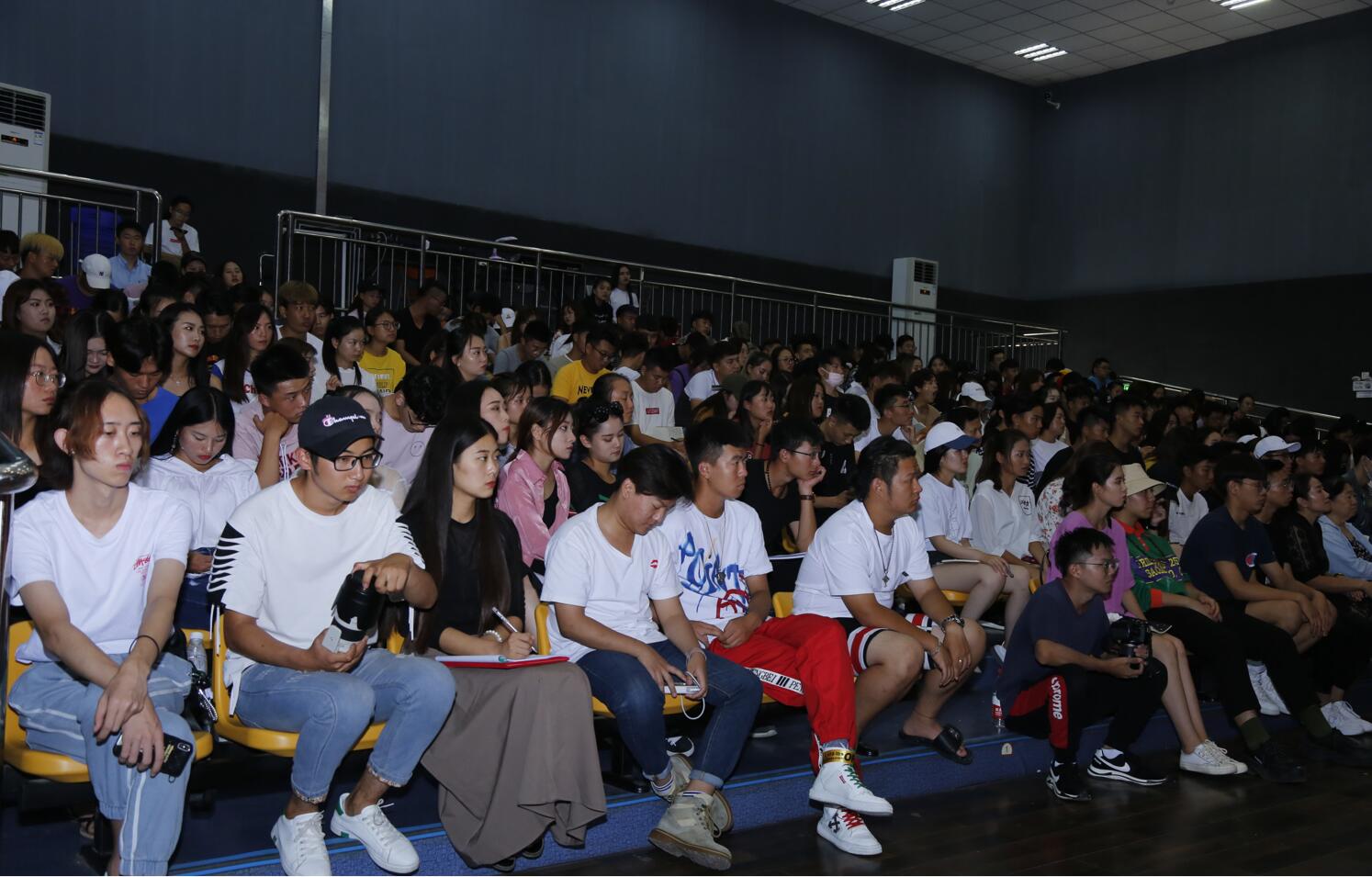 国家一级演员臧金生做客北京演艺专修学院名人讲堂 国家一级演员臧金生做客北京演艺专修学院名人讲堂