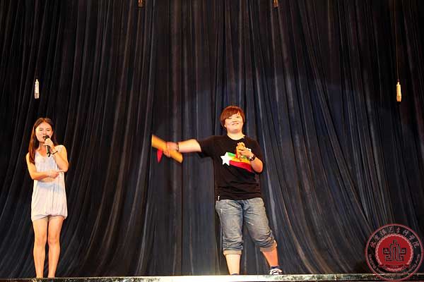 我院2013级新生军训联欢晚会完美落幕 我院2013级新生军训联欢晚会完美落幕