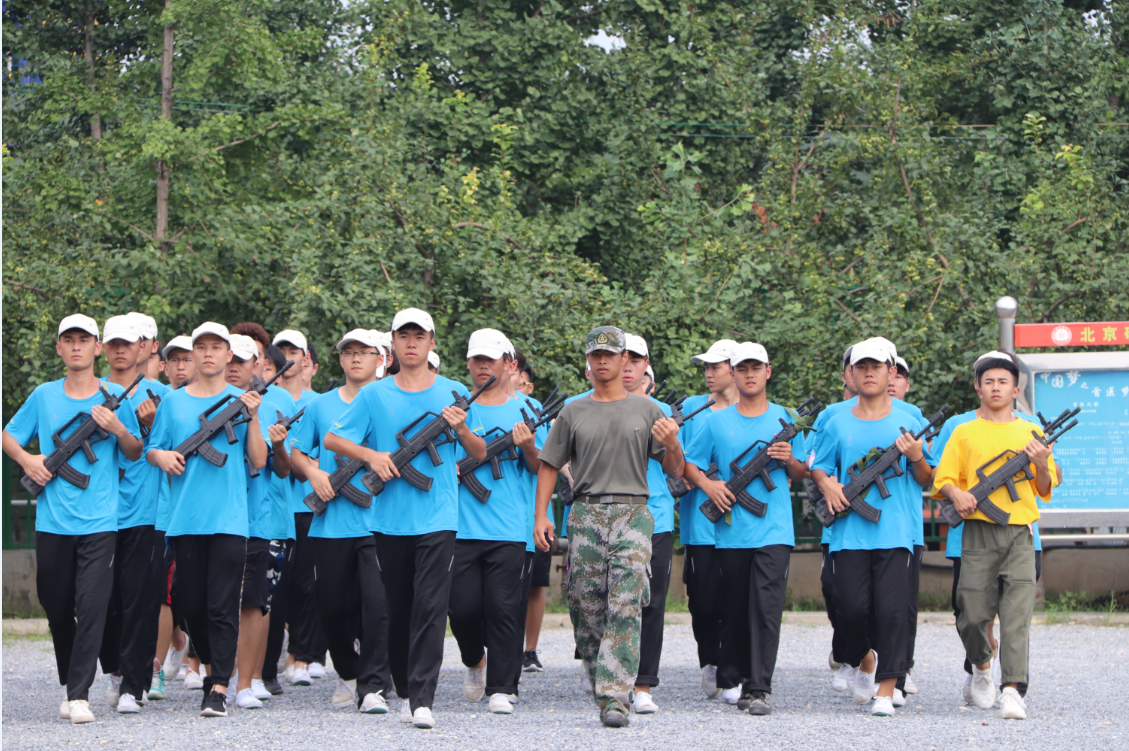 军训场上的青春