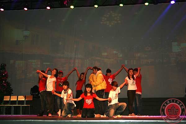 全院师生新年前夕共聚一堂 观看原创音乐剧《K歌之后》 全院师生新年前夕共聚一堂 观看原创音乐剧《K歌之后》