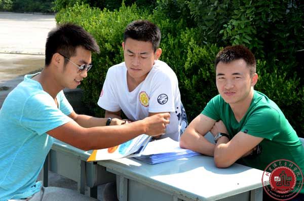 学院举办2014年第三次校园招聘会 学院举办2014年第三次校园招聘会