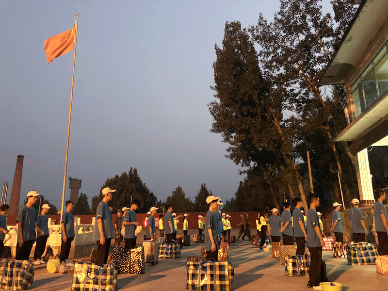 人气火爆 ——北京演艺专修学院2018新生报到首日现场直击