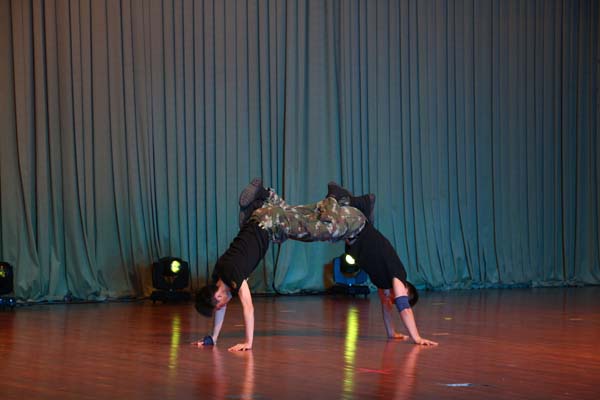 参加公安部“十佳退伍老兵”颁奖典礼晚会 参加公安部“十佳退伍老兵”颁奖典礼晚会