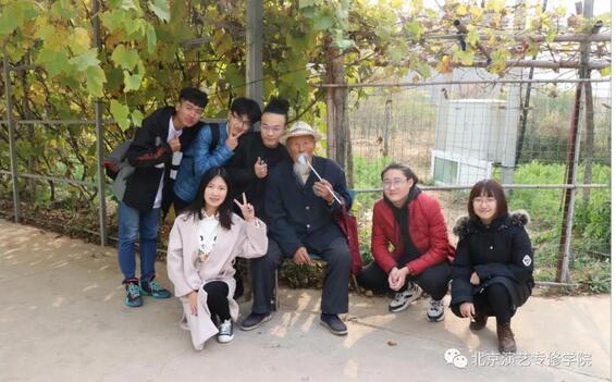 我院文化产业管理系开展敬老献爱心活动 我院文化产业管理系开展敬老献爱心活动