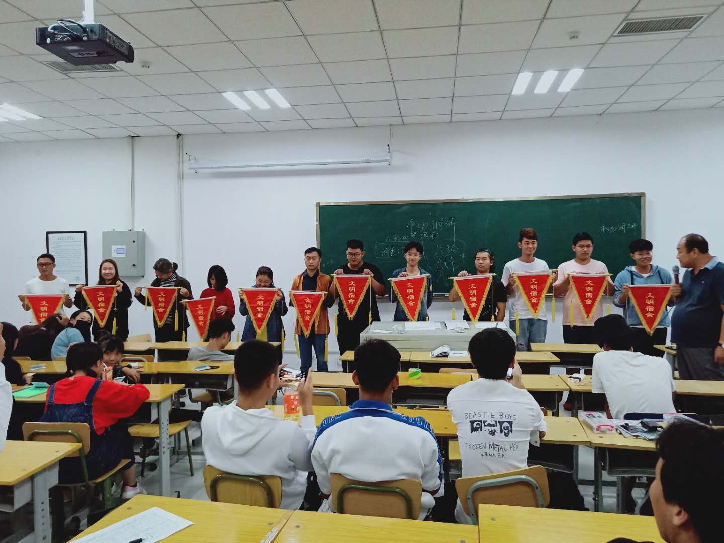 我院影视艺术系2018级新生用心创造魅力宿舍 我院影视艺术系2018级新生用心创造魅力宿舍