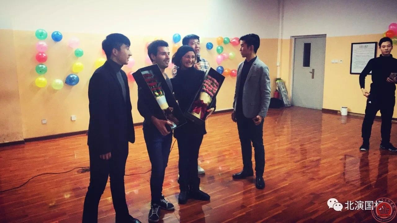 外教授课,精彩纷呈 外教授课,精彩纷呈