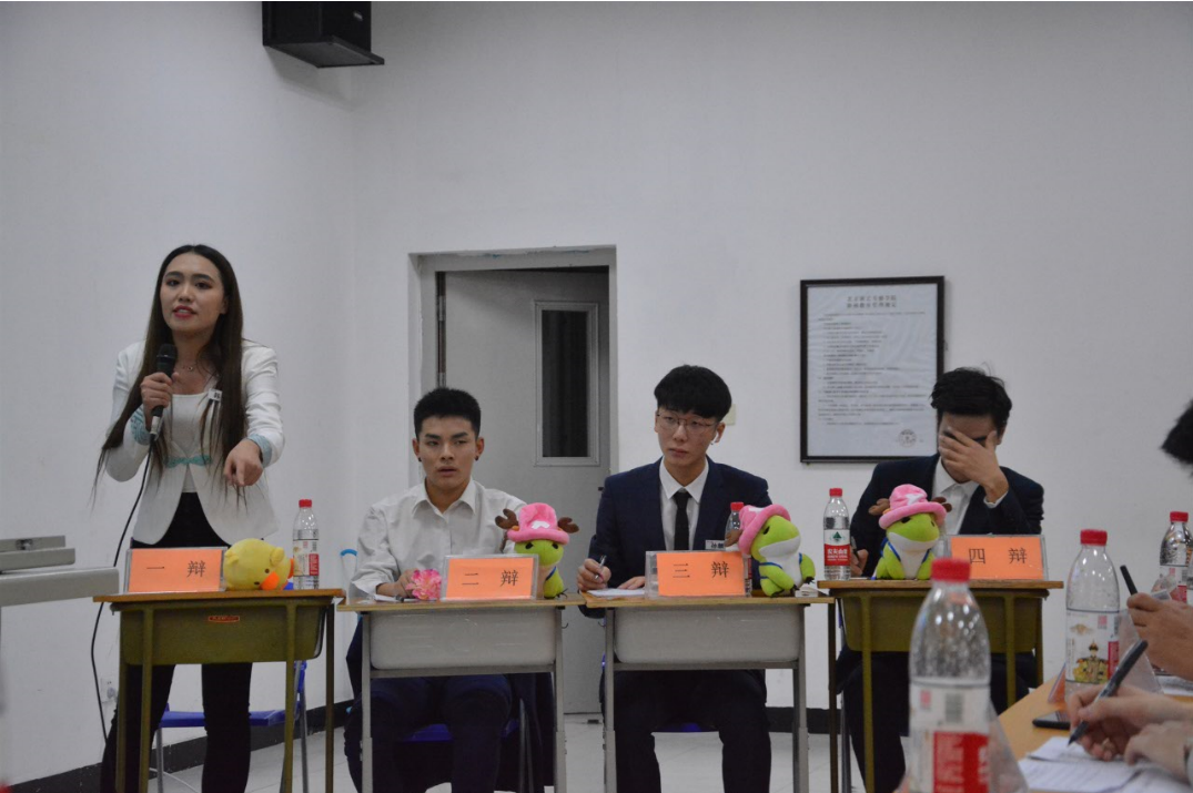 我院播音主持系“18级辩论赛初赛”成功举办 我院播音主持系“18级辩论赛初赛”成功举办