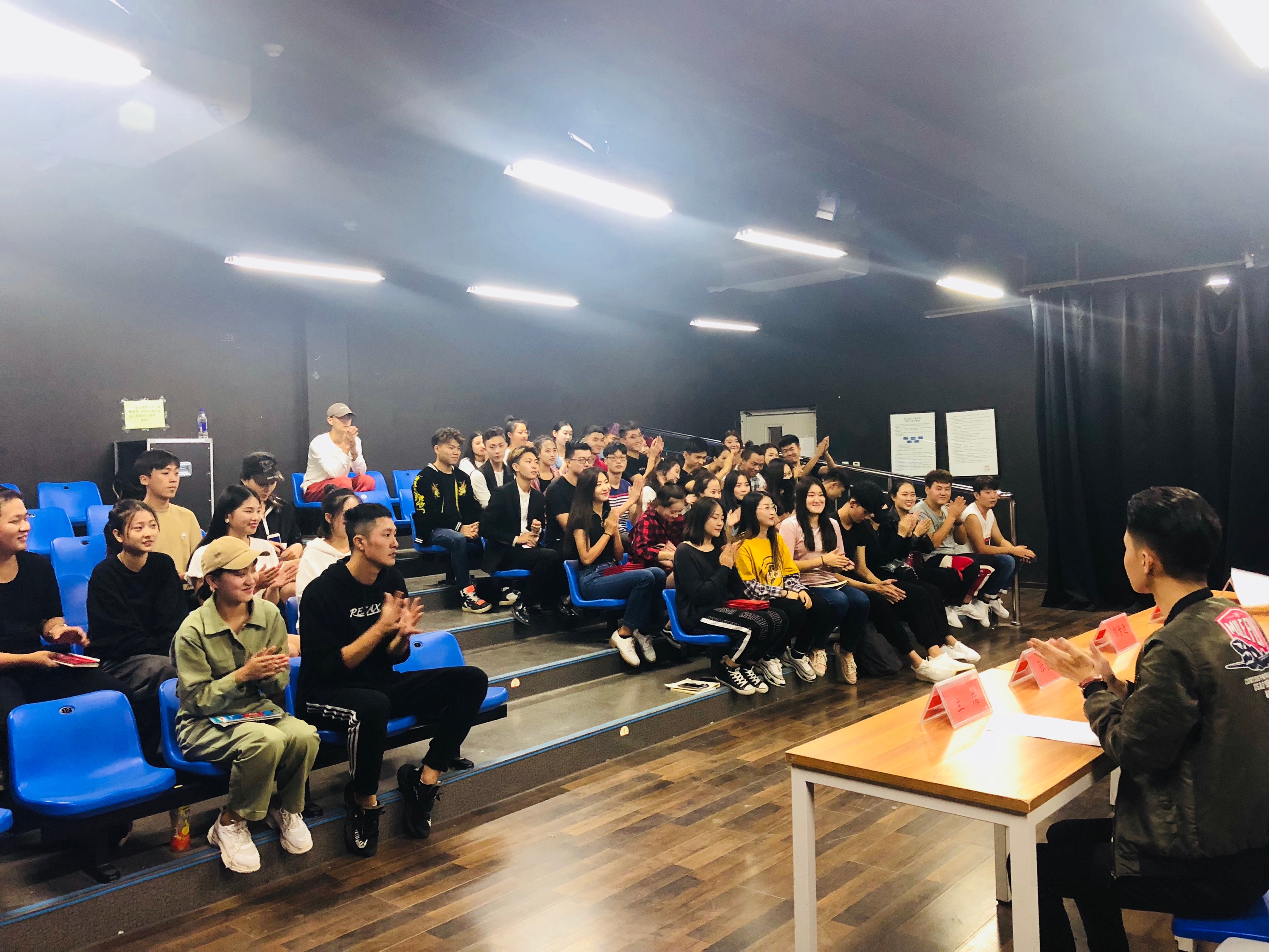 北京演艺专修学院表演系学生会召开全体成员大会 北京演艺专修学院表演系学生会召开全体成员大会