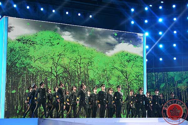 北演合唱团圆满完成央视“雷锋,我们的榜样”专题片节目 北演合唱团圆满完成央视“雷锋,我们的榜样”专题片节目