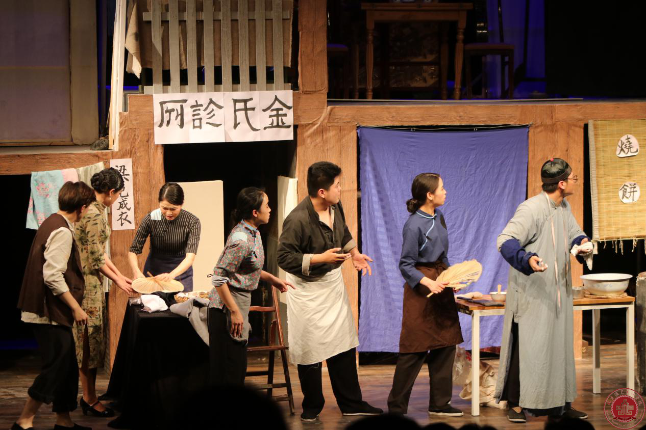 表演系毕业大戏《七十二家房客》首演圆满成功 表演系毕业大戏《七十二家房客》首演圆满成功