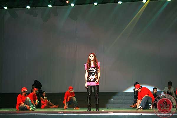 全院师生新年前夕共聚一堂 观看原创音乐剧《K歌之后》 全院师生新年前夕共聚一堂 观看原创音乐剧《K歌之后》