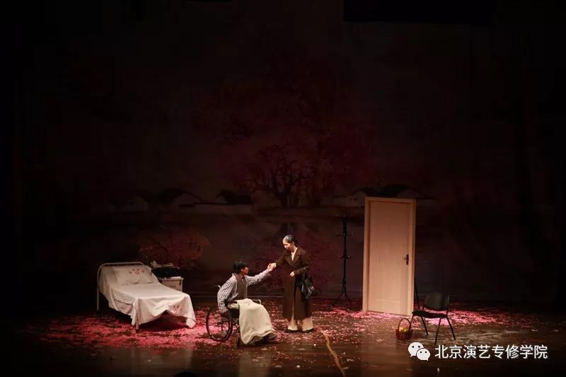 表演系15级毕业剧目《暗恋桃花源》在实验剧场上演 表演系15级毕业剧目《暗恋桃花源》在实验剧场上演