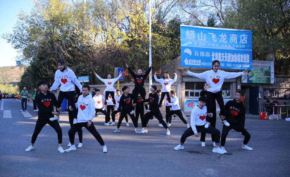 我院学生为2018秋季’北京国际长走大会助力 我院学生为2018秋季’北京国际长走大会助力