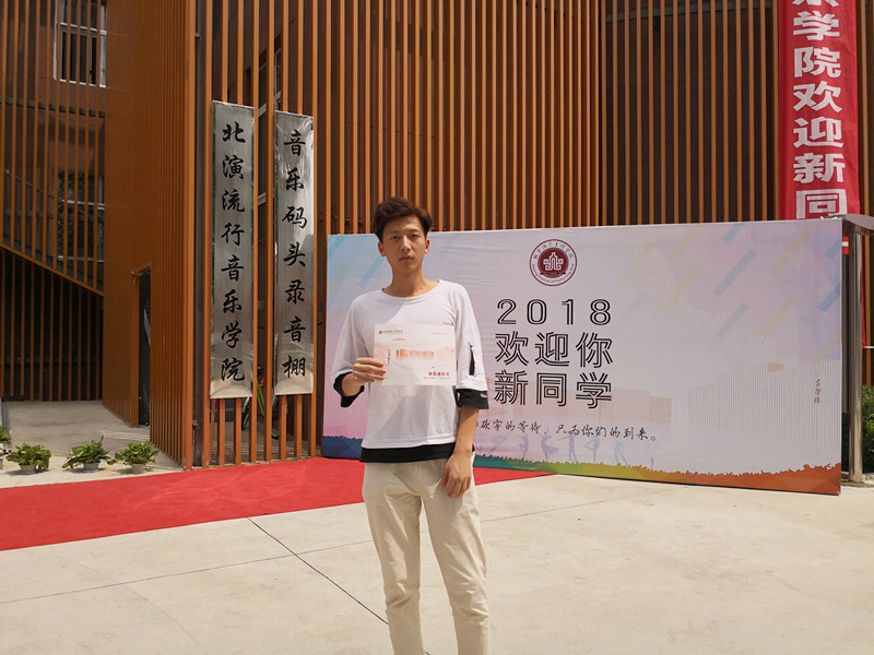 人气火爆 ——北京演艺专修学院2018新生报到首日现场直击