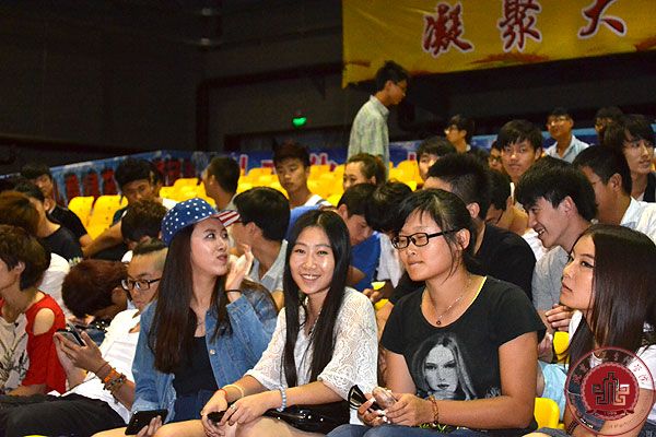 文管系、编导系联合举办“经典影片赏析”活动