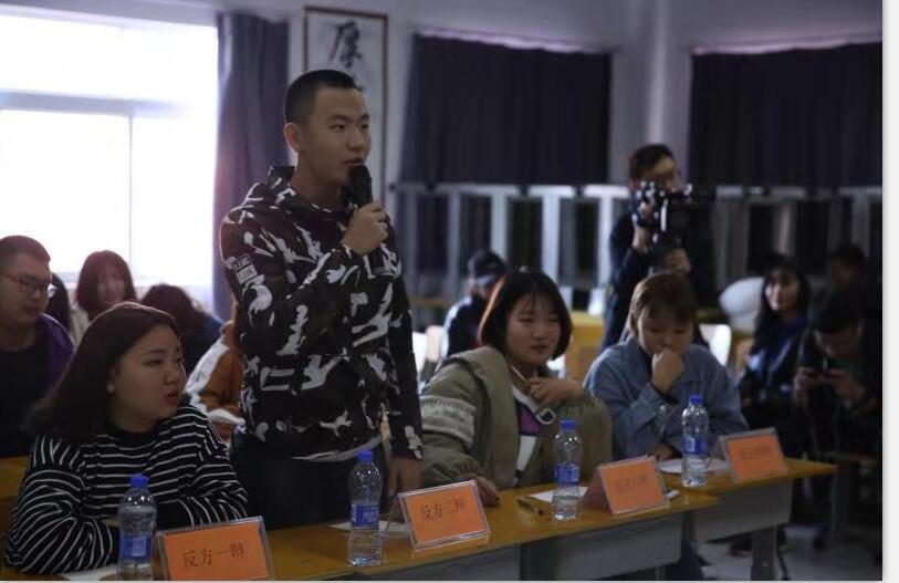 魅力学子 博辩青春 我院影视艺术系举行新生辩论赛