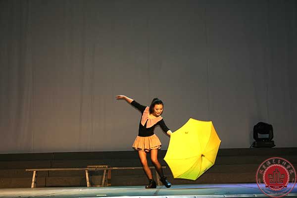 播音主持系教学成果汇报演出昨举行 播音主持系教学成果汇报演出昨举行