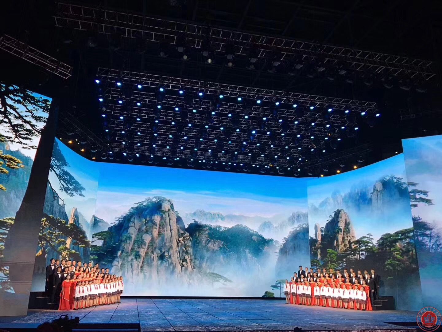 音乐系学生参加央视第六届道德模范颁奖仪式演出 音乐系学生参加央视第六届道德模范颁奖仪式演出