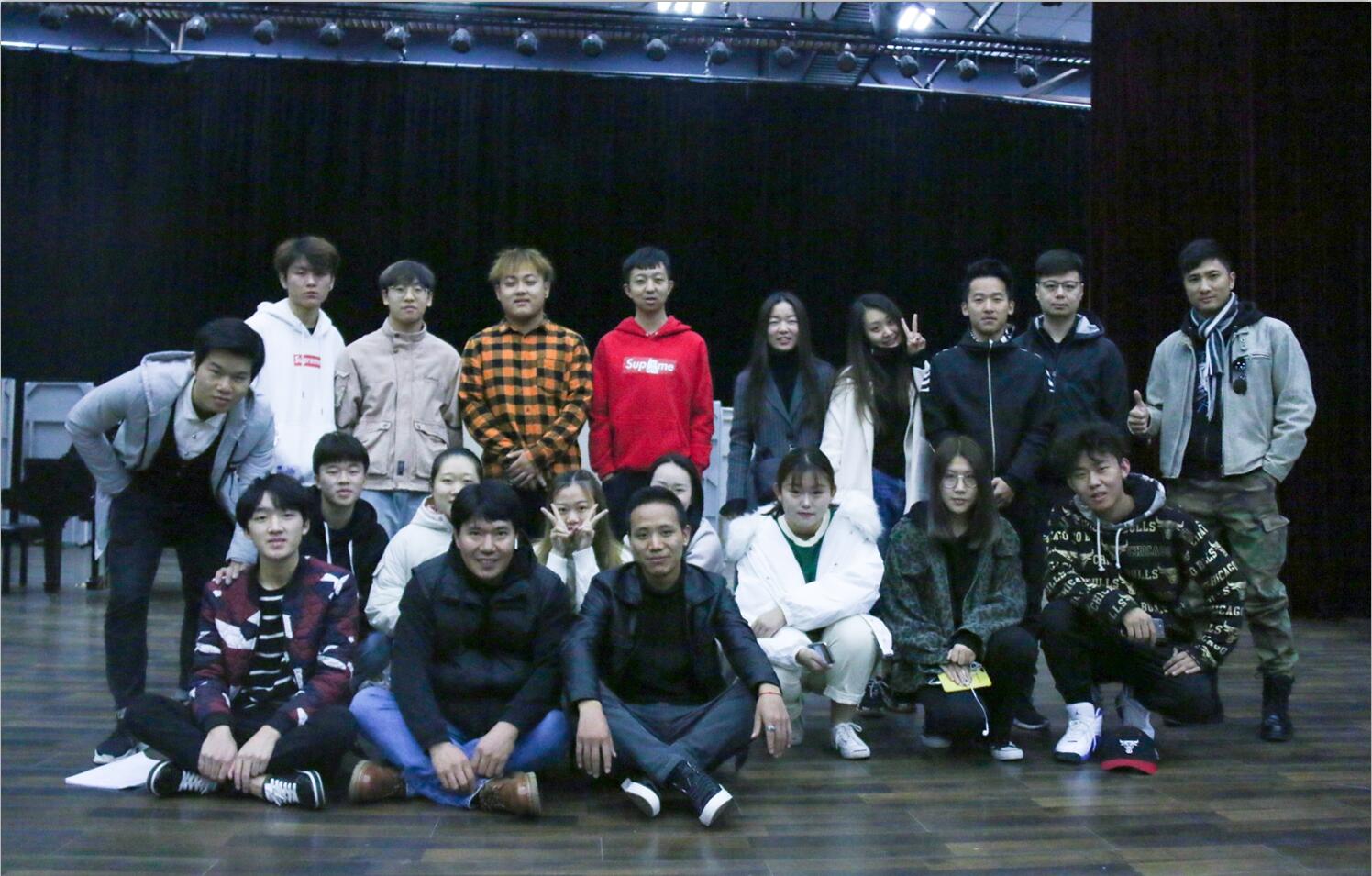 我院音乐系声乐团为《军歌》剧组录制歌曲进行二次彩排 我院音乐系声乐团为《军歌》剧组录制歌曲进行二次彩排