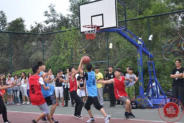 我院学生会积极开展院新生篮球比赛