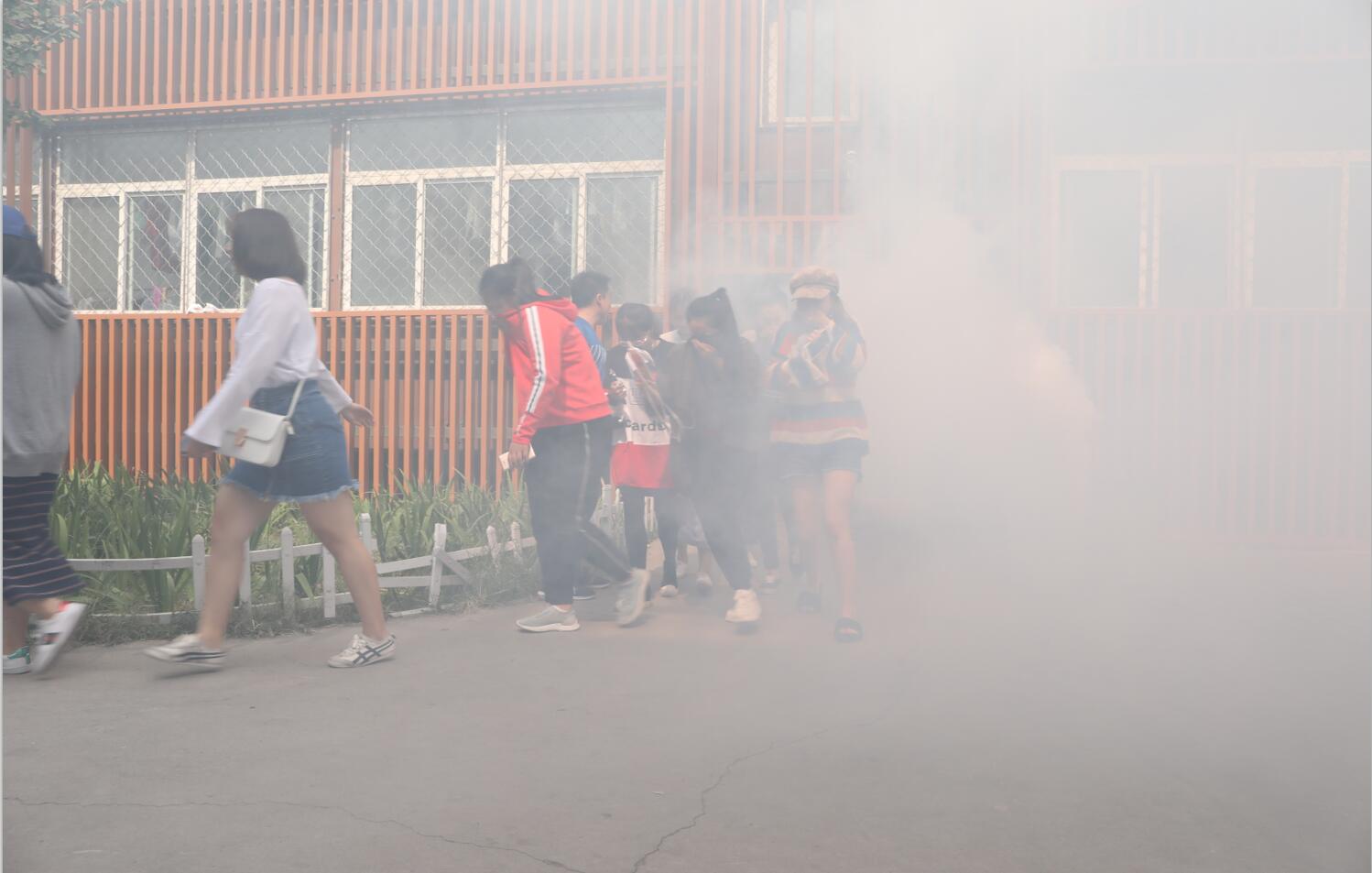 北京演艺专修学院举行2018级新生消防安全逃生应急演练 北京演艺专修学院举行2018级新生消防安全逃生应急演练