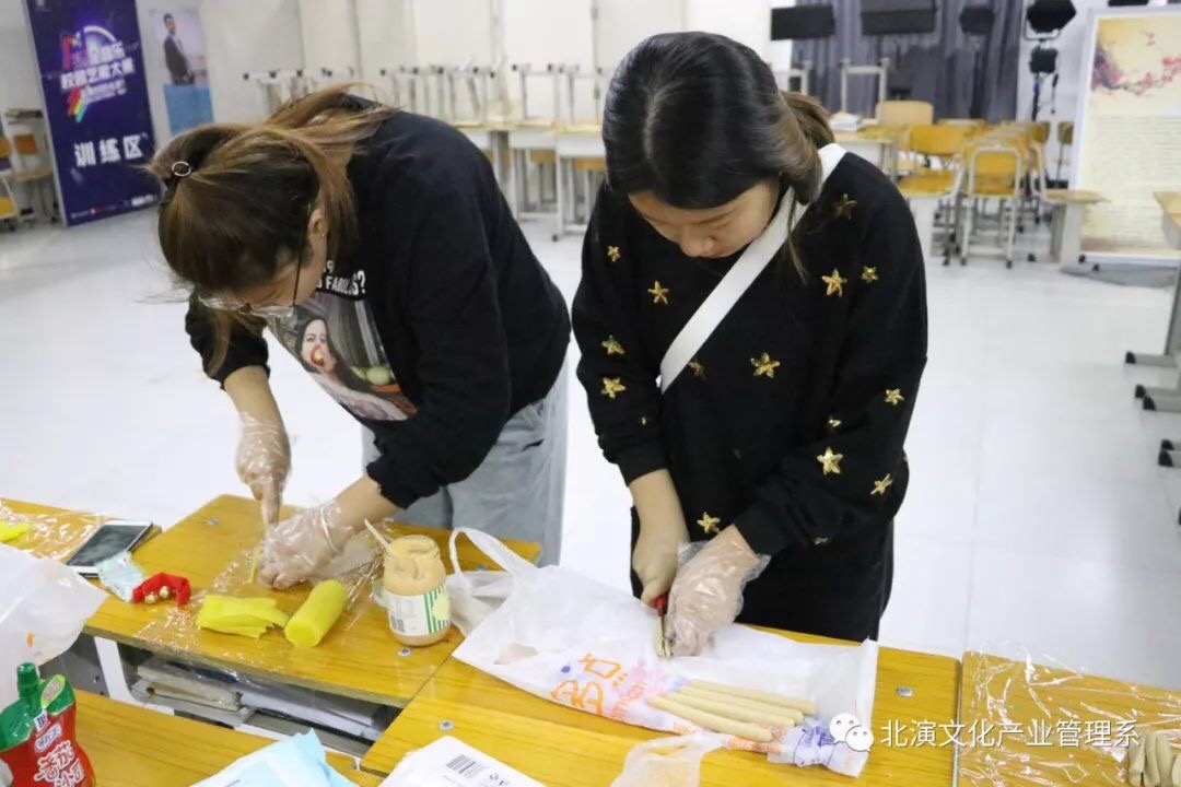 享美食制作乐趣 燃竞技中动力 文化产业管理系举办丰富多 享美食制作乐趣 燃竞技中动力 文化产业管理系举办丰富多