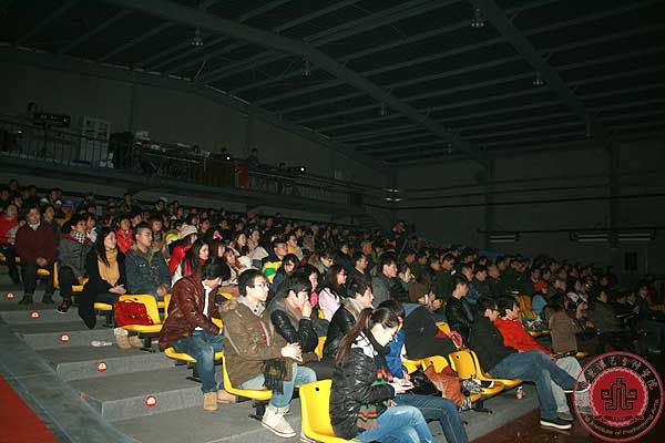 全院师生新年前夕共聚一堂 观看原创音乐剧《K歌之后》 全院师生新年前夕共聚一堂 观看原创音乐剧《K歌之后》