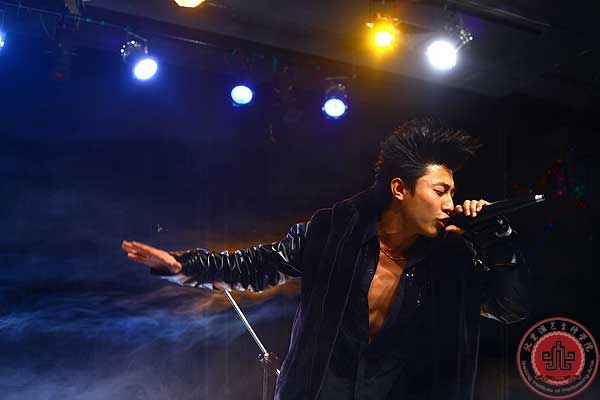 孙东贤:让激情撑起舞台 孙东贤:让激情撑起舞台