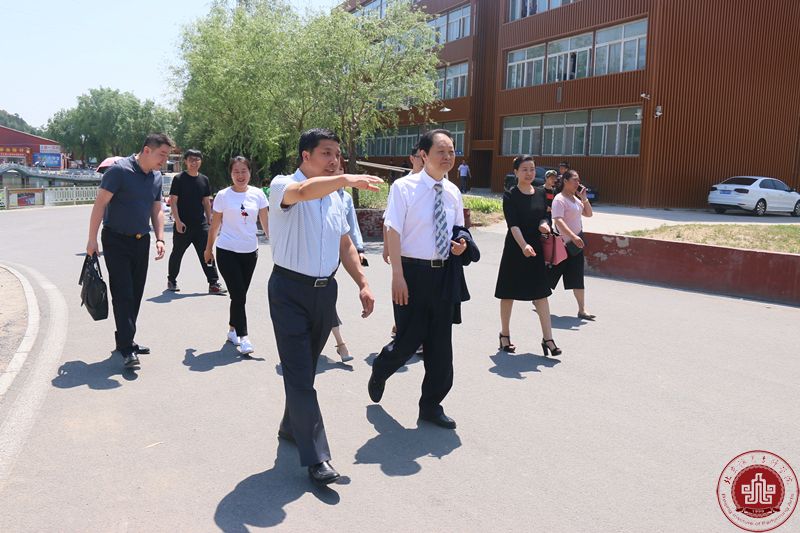 中华卫视董事局主席黄阿原一行来我院参观交流