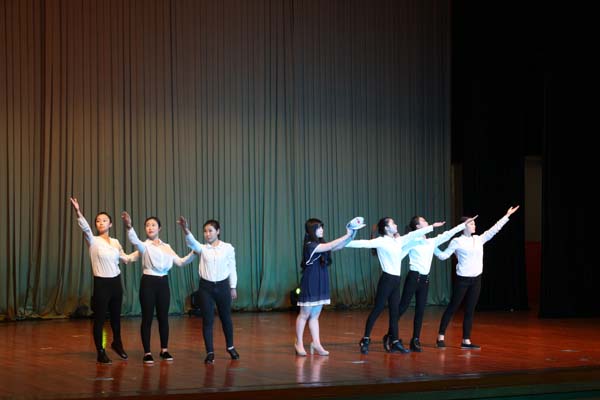 参加公安部“十佳退伍老兵”颁奖典礼晚会 参加公安部“十佳退伍老兵”颁奖典礼晚会