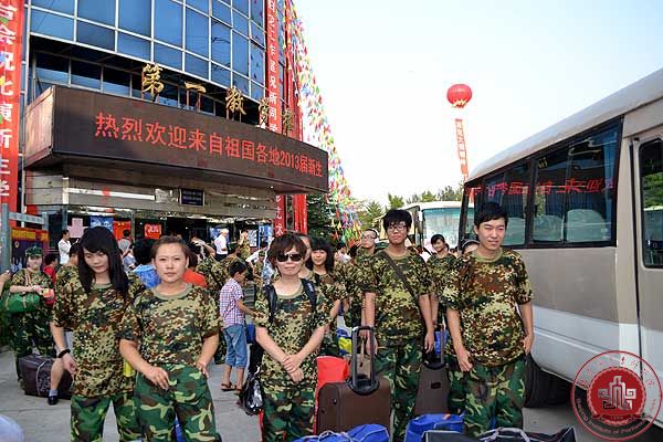 我院新生开始报到入学