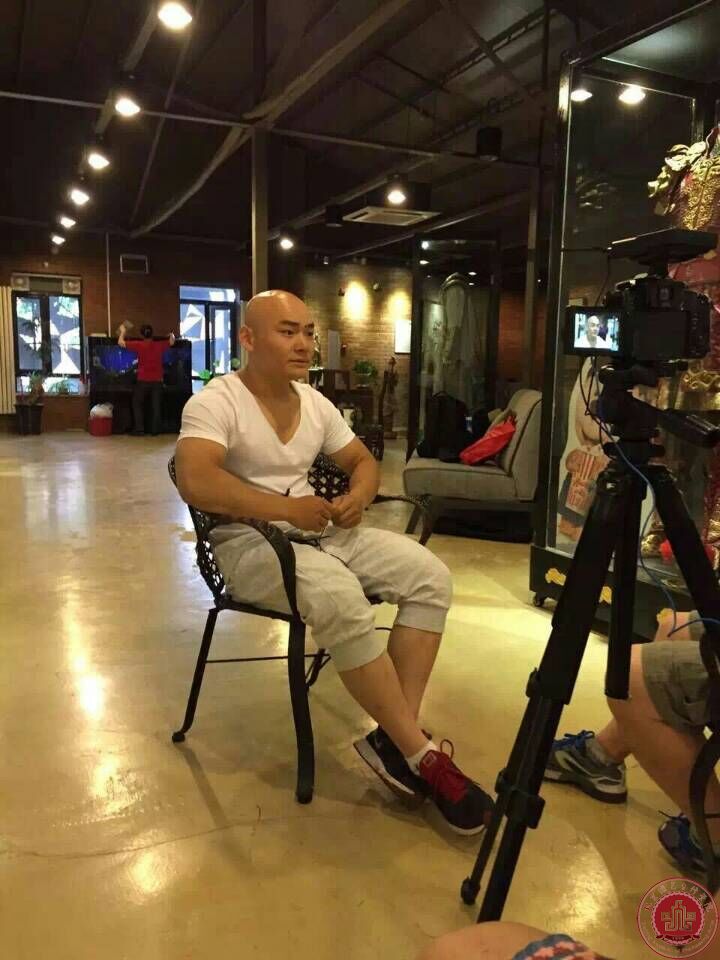 中央电视台为北京演艺专修学院 优秀毕业生余辛拍摄专题片 中央电视台为北京演艺专修学院 优秀毕业生余辛拍摄专题片