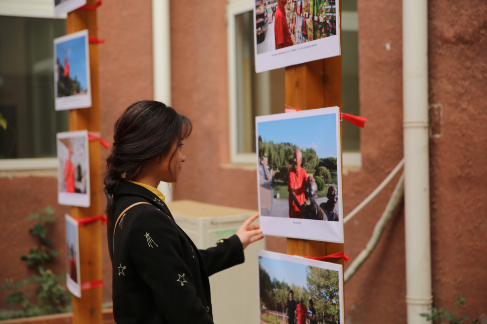 我院影视艺术系学生高广宣个人摄影展成功举办 我院影视艺术系学生高广宣个人摄影展成功举办