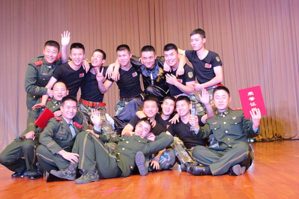 参加公安部“十佳退伍老兵”颁奖典礼晚会 参加公安部“十佳退伍老兵”颁奖典礼晚会