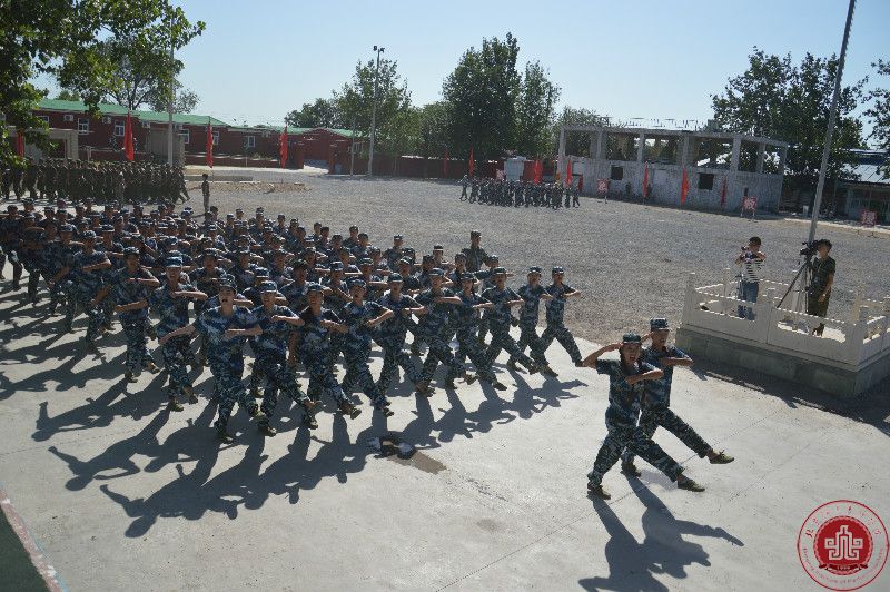 北京演艺专修学院隆重举行新生军训闭营仪式