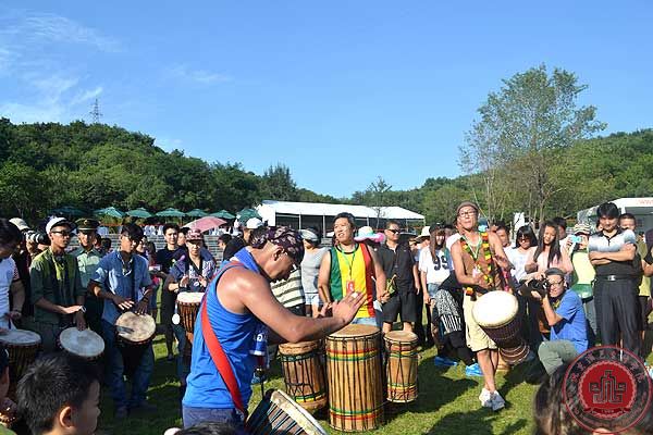 我院2013级新生应邀参加“长城森林艺术节”