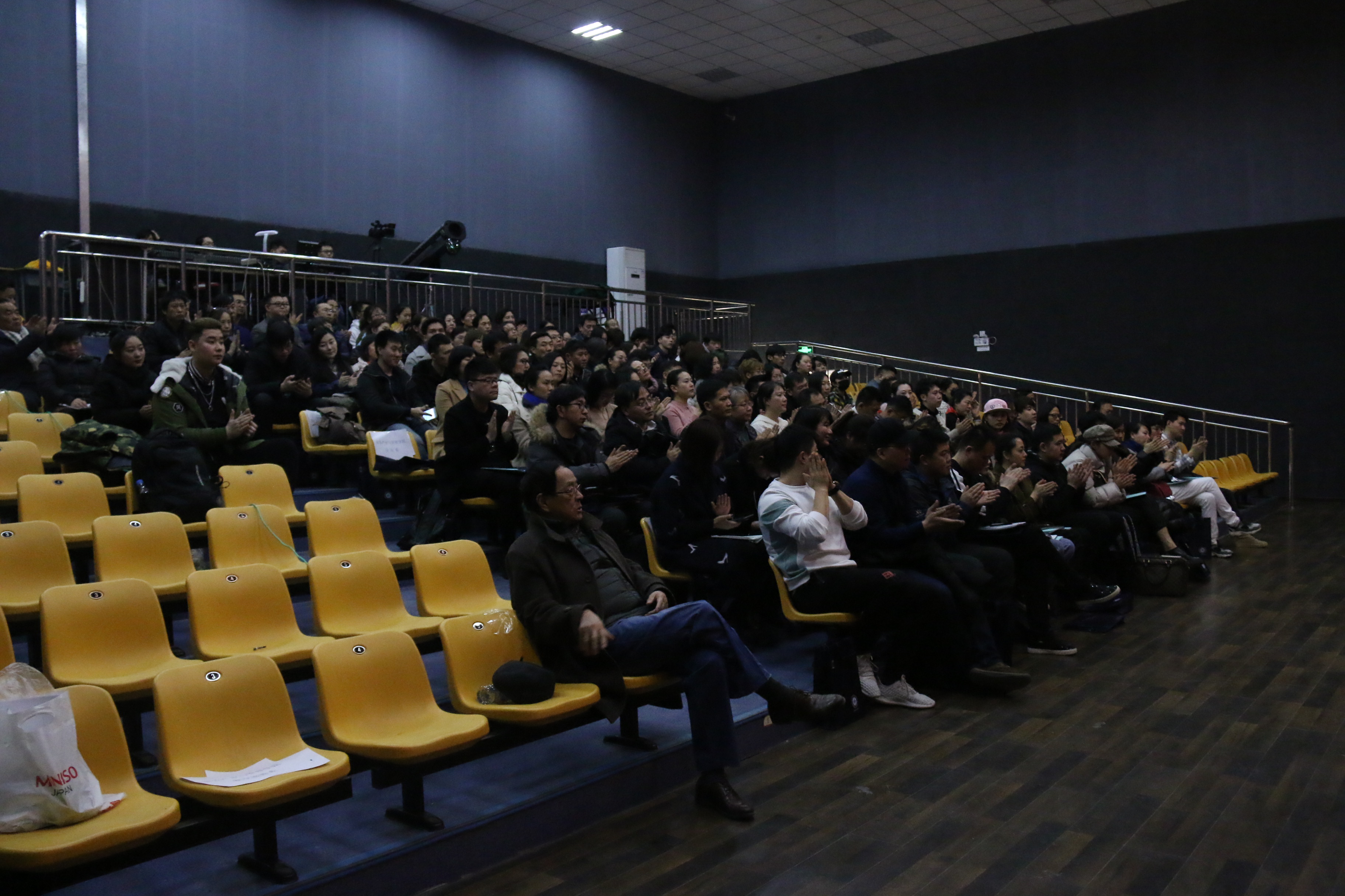  新学期  新征程  北京演艺专修学院隆重召开全体教师大会