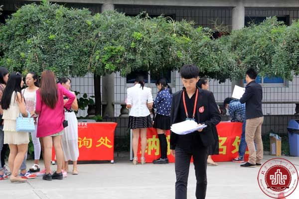 江山代有才人出 招新换届易新颜