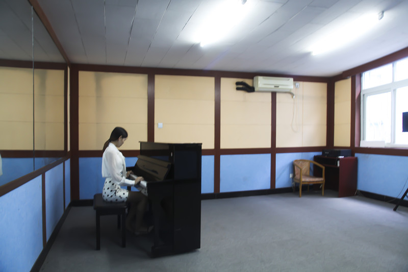 北演流行音乐学院 特色教学 打造明日之星! 北演流行音乐学院 特色教学 打造明日之星!