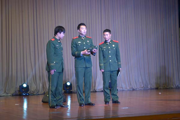 参加公安部“十佳退伍老兵”颁奖典礼晚会 参加公安部“十佳退伍老兵”颁奖典礼晚会