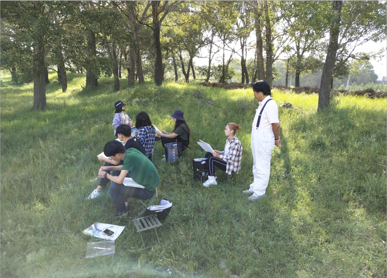 我院艺术设计系新生前往张北大河开展艺术写生活动 我院艺术设计系新生前往张北大河开展艺术写生活动