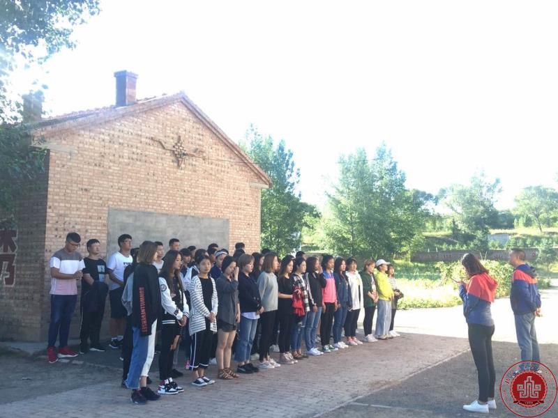 我院艺术设计系组织开展新生外出写生活动 我院艺术设计系组织开展新生外出写生活动