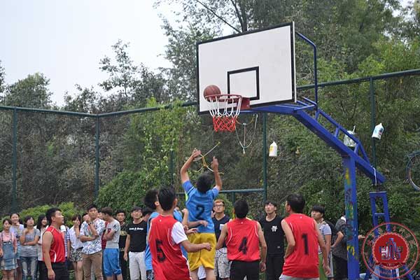 我院学生会积极开展院新生篮球比赛