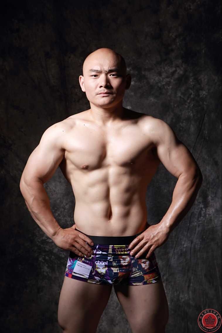 中央电视台为北京演艺专修学院 优秀毕业生余辛拍摄专题片 中央电视台为北京演艺专修学院 优秀毕业生余辛拍摄专题片