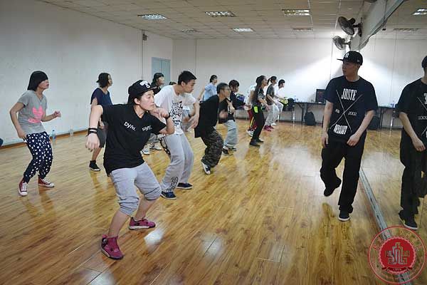 舞蹈系外籍教师指导教学活动