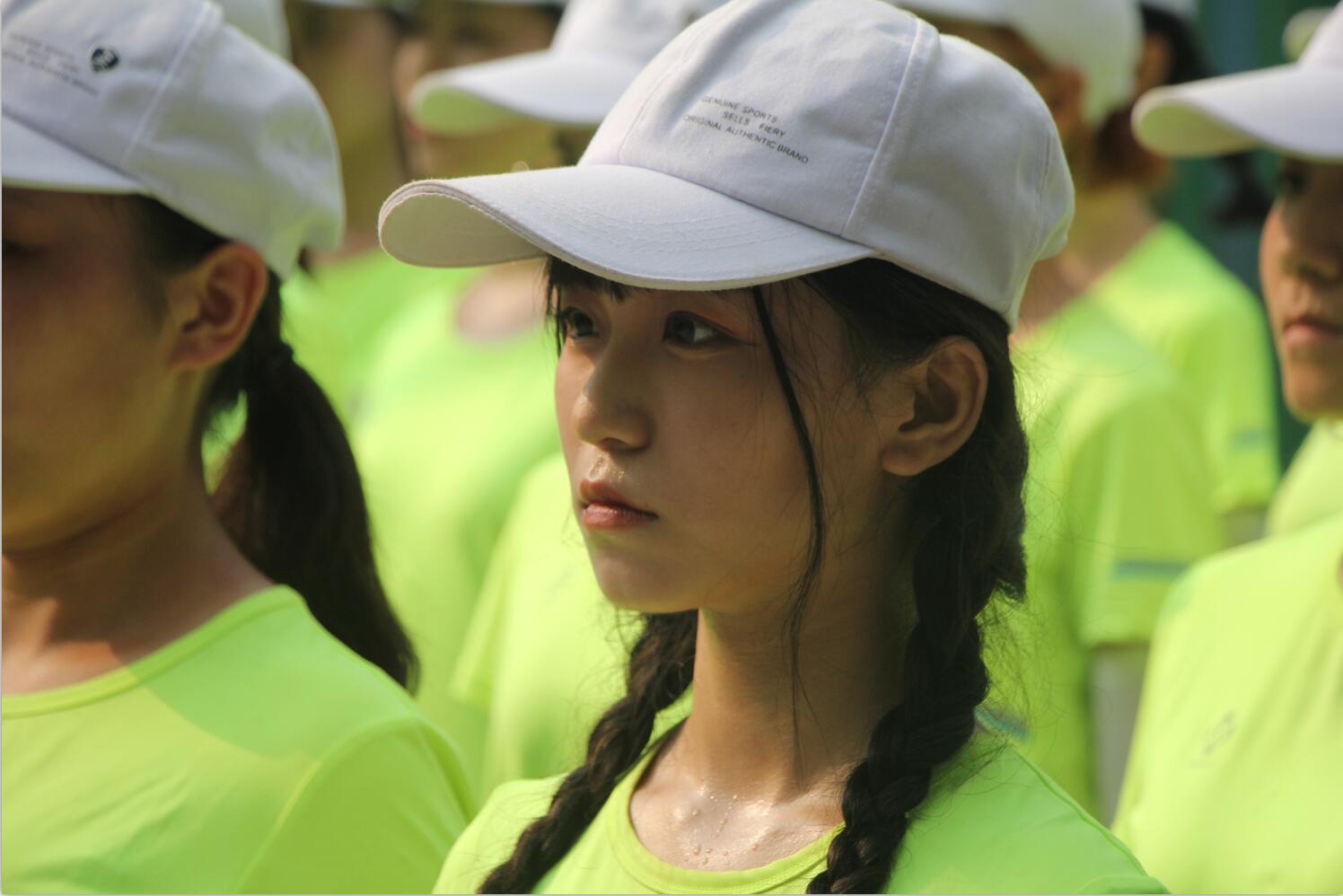 北京演艺专修学院新生军训,汗水流淌头不晃 北京演艺专修学院新生军训,汗水流淌头不晃