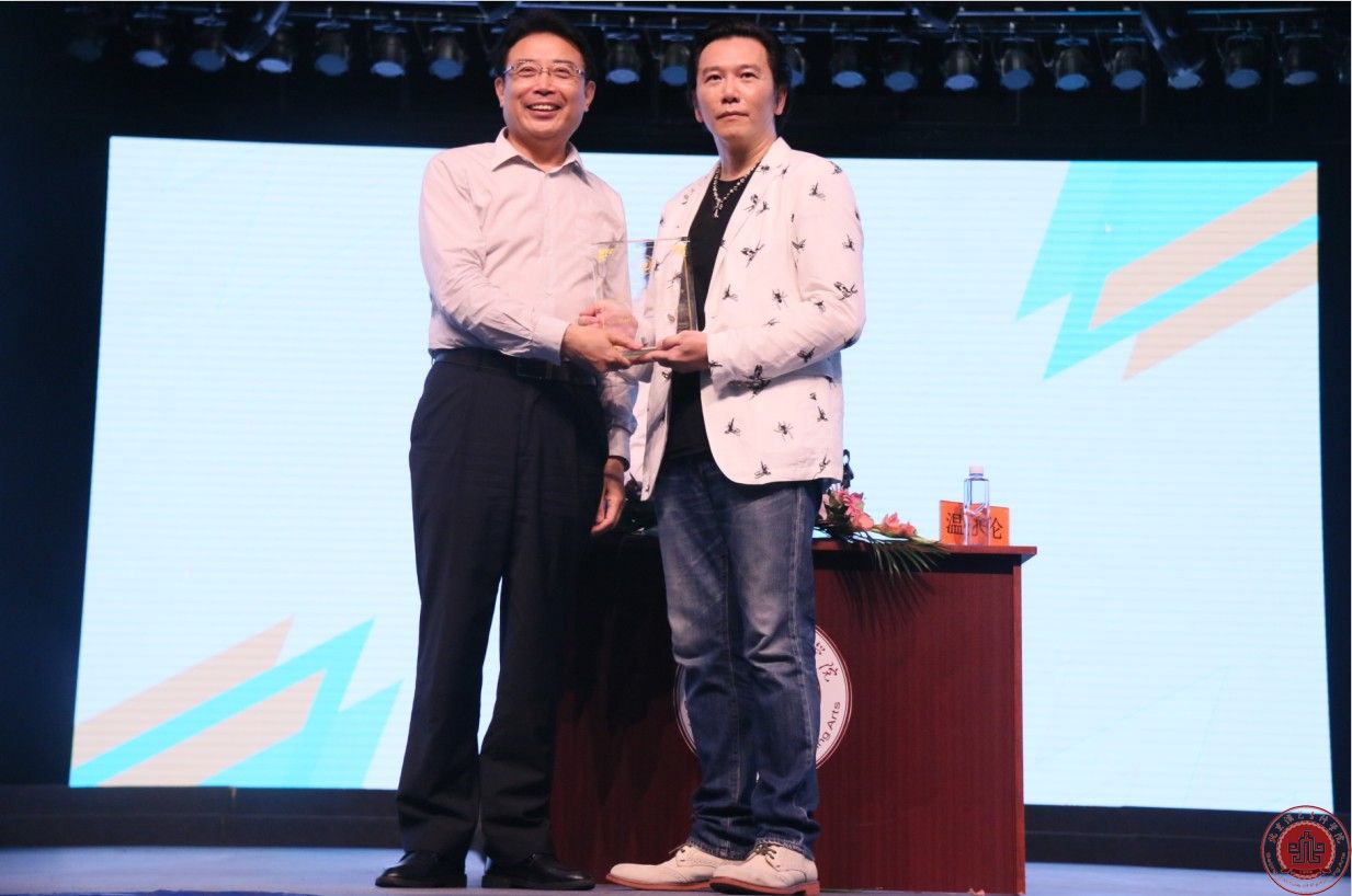 香港著名演员、歌手温兆伦被聘为我院客座教授 香港著名演员、歌手温兆伦被聘为我院客座教授