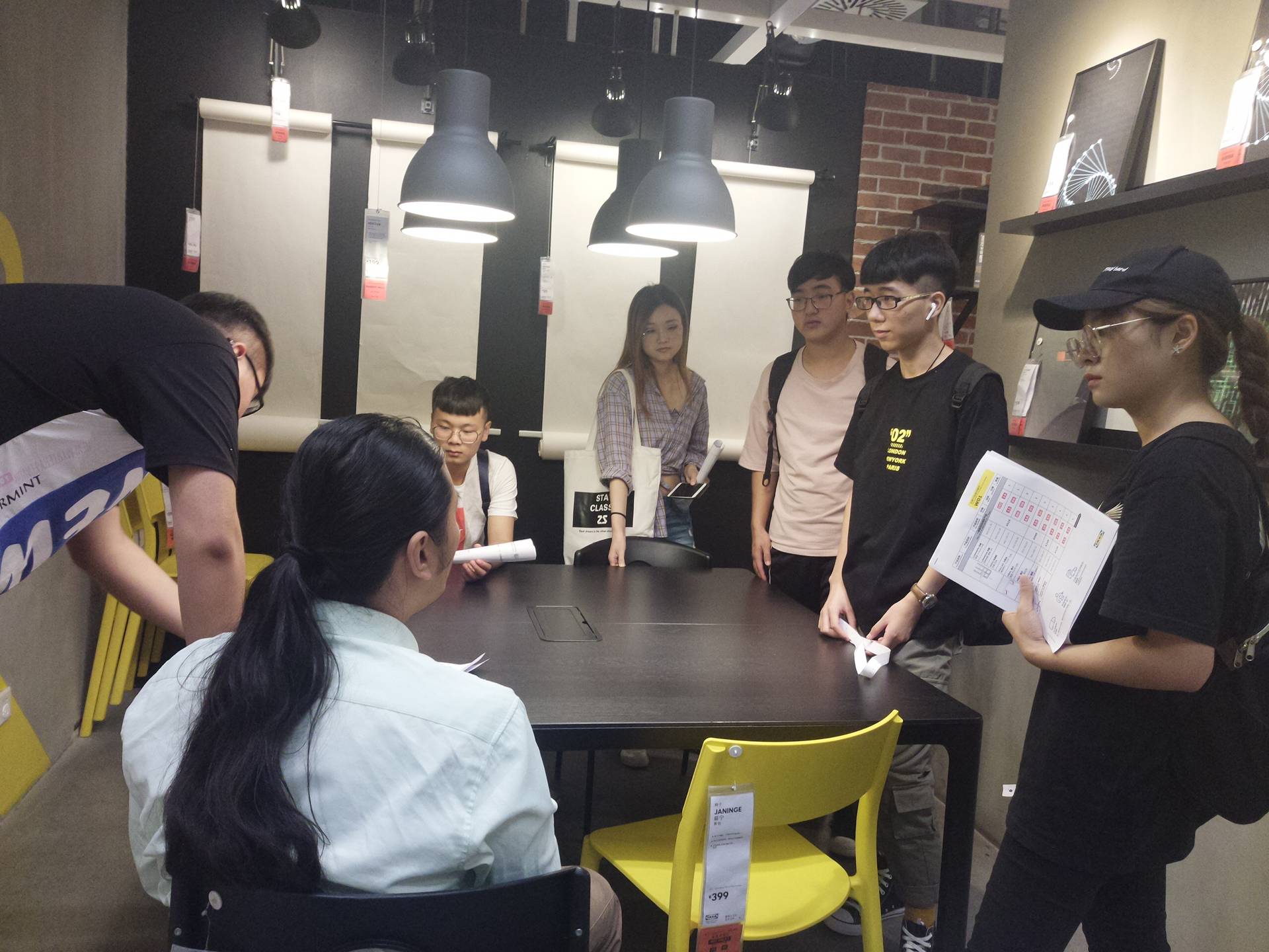 北京演艺专修学院艺术设计系师生赴企业参观学习 北京演艺专修学院艺术设计系师生赴企业参观学习