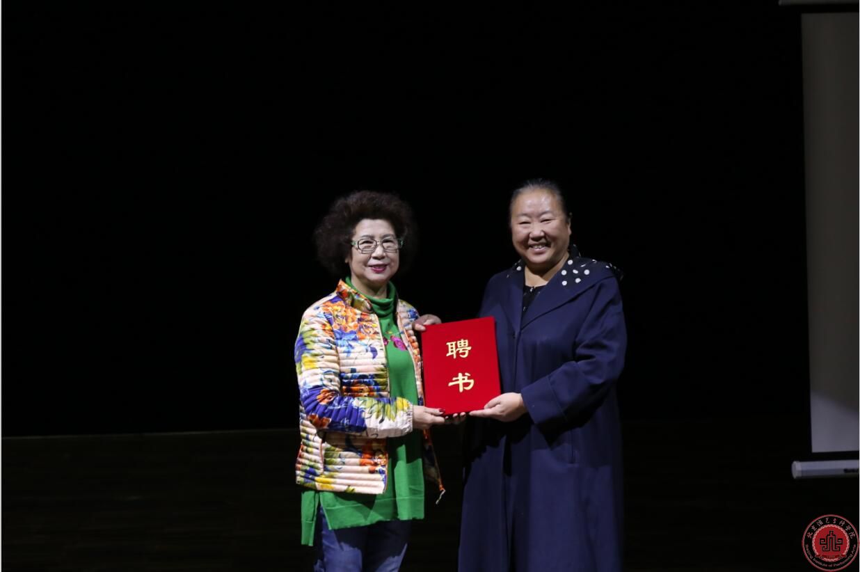 中国著名影视造型艺术家、高级化妆师白丽君来我院讲座