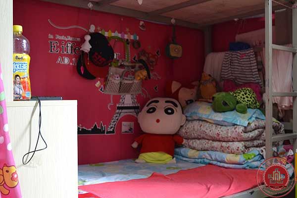 学院领导为三月“星级寝室”挂牌 学院领导为三月“星级寝室”挂牌